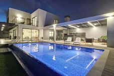 Villa in Estreito Calheta - Villa de la Ponte by Atlantic Holiday