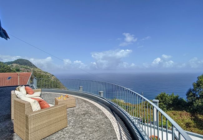  in Porto Moniz - Vinhaticos House by Atlantic Holiday